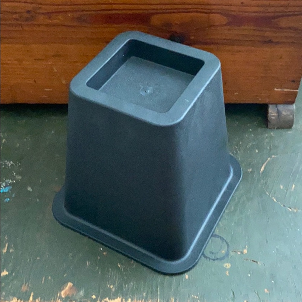 Bed Riser Set - Picture 2 of 2